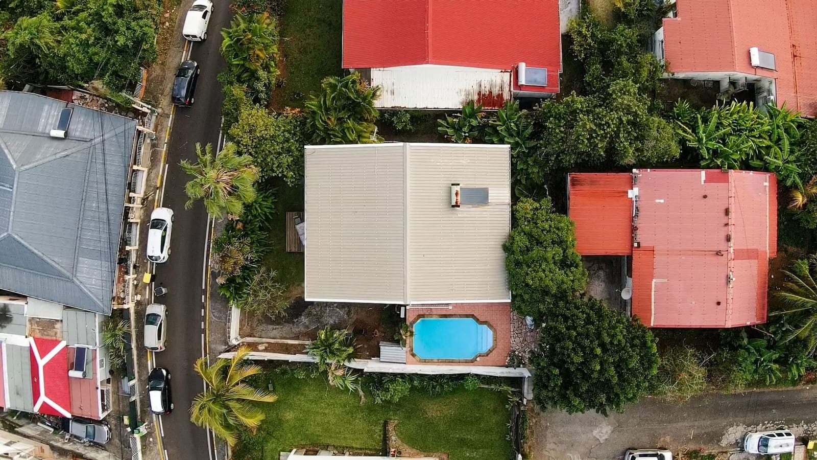 Vue aérienne — baie et végétation tropicale Guadeloupe